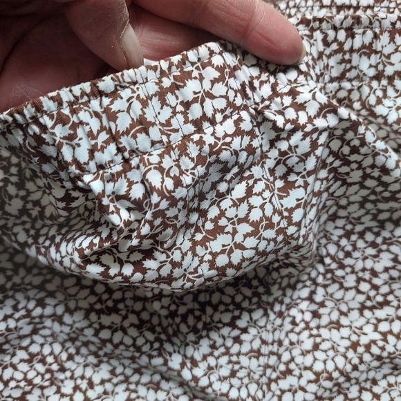 Alia Women's Brown/White Floral Capri - Picture 5 of 11